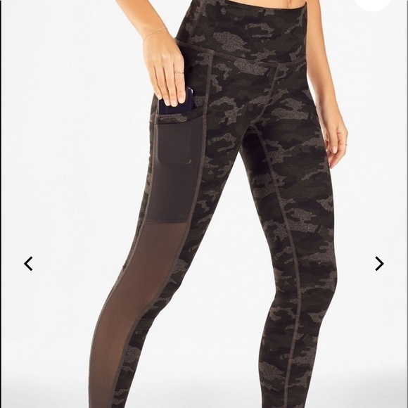 Fabletics On-the-Go Legging - Picture 3 of 8